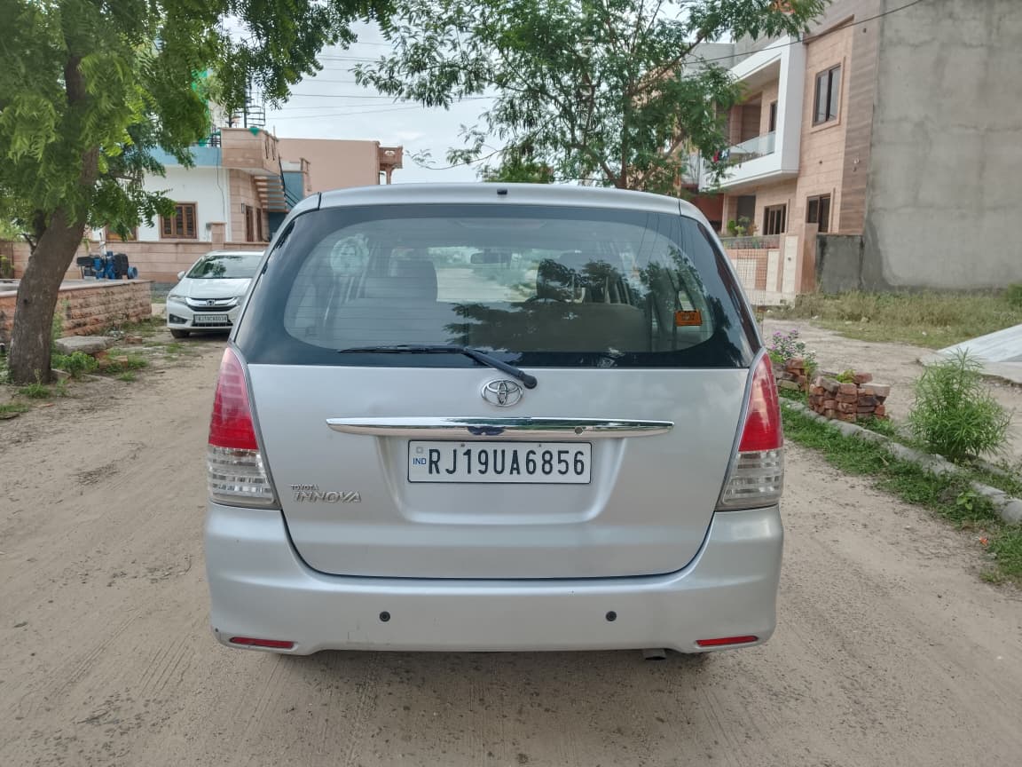 Toyota Innova(2009-2012) 2.5 V 7 Str